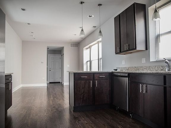 3rd image of 4847 N Kilbourn Ave #2