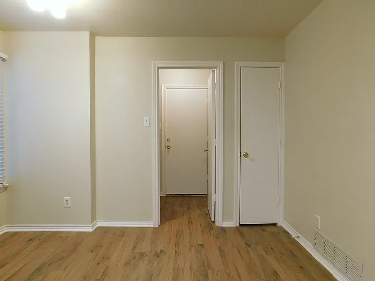 3109 N Bell Ave — Photo 8