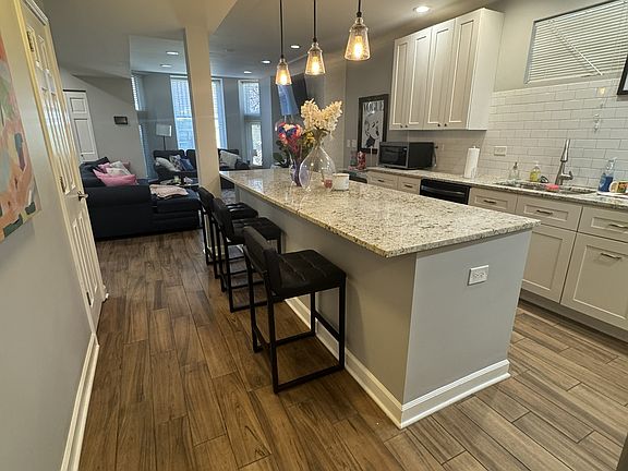 3rd image of 419 W Belden Ave #G
