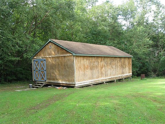 Shop/Man Cave (pool table, TV & couch, bar with refrigerator