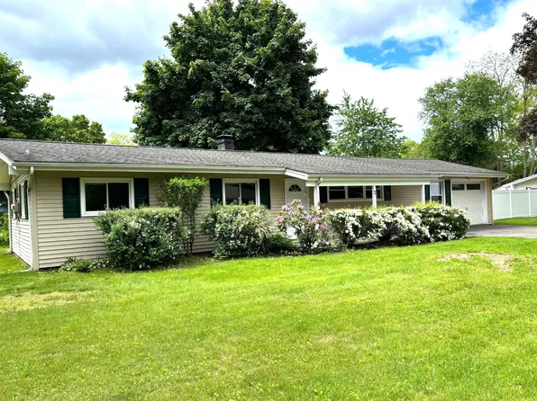 2 Princeton St, Red Hook, NY 12571