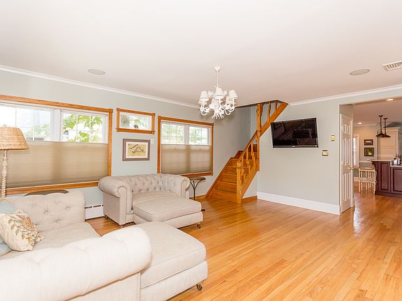 3rd image of 4 Oak Ave #4