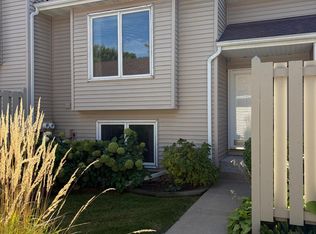 10277 Arrowwood Dr, Eden Prairie, MN 55347