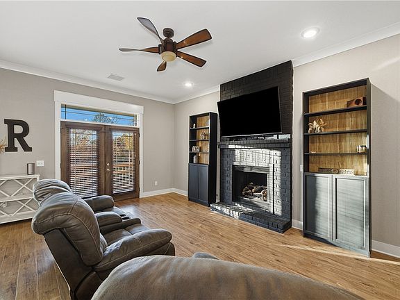 3rd image of 2 James Ln
