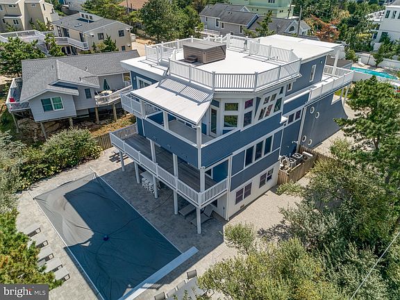 2nd image of 177 177a Long Beach Blvd