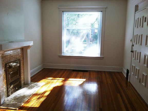 3rd image of 861 N Lafayette St