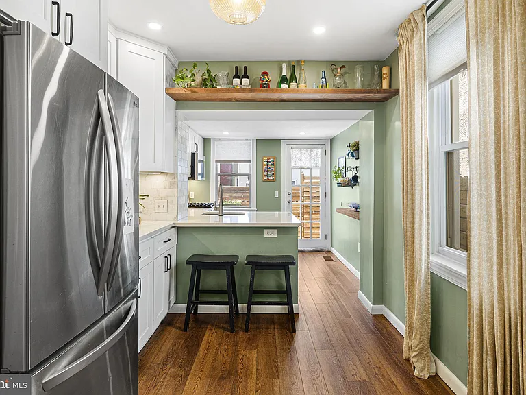 880 N Myrtlewood St — Photo 5