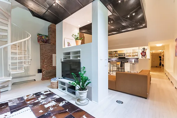 Rented by Batra Group Inc | media 22