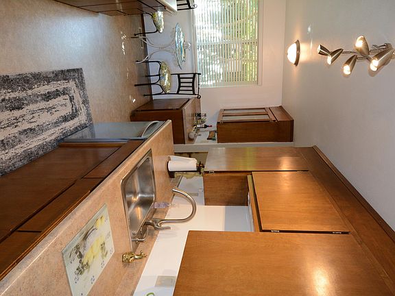 5th image of 10609 Glen Acres Dr S #1