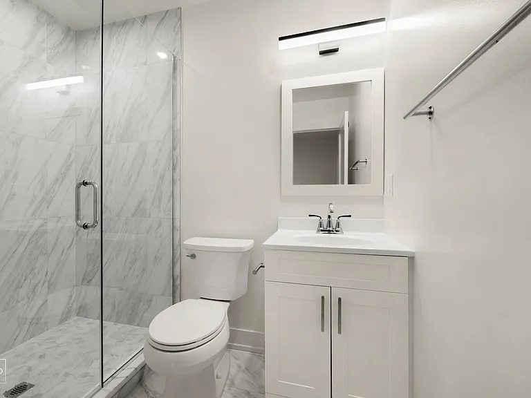 652 W Gordon Ter #1E — Photo 11