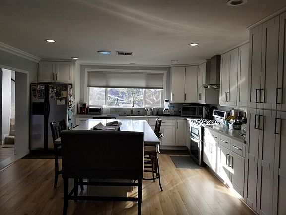 3rd image of 2641 Deanne Dr