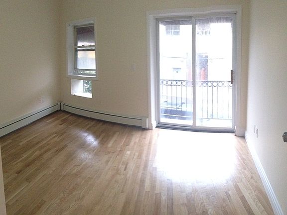 4th image of 3001 Newtown Ave APT 1R