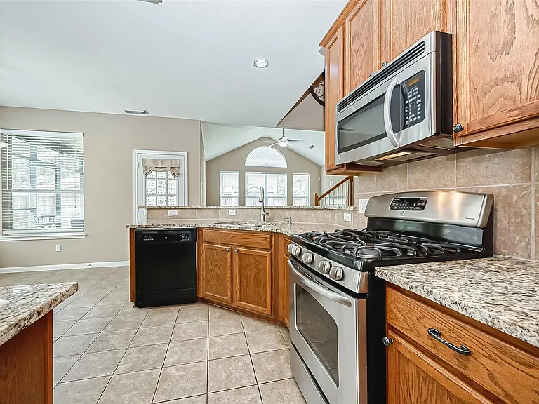 2218 Falcon Knoll Ln — Photo 14