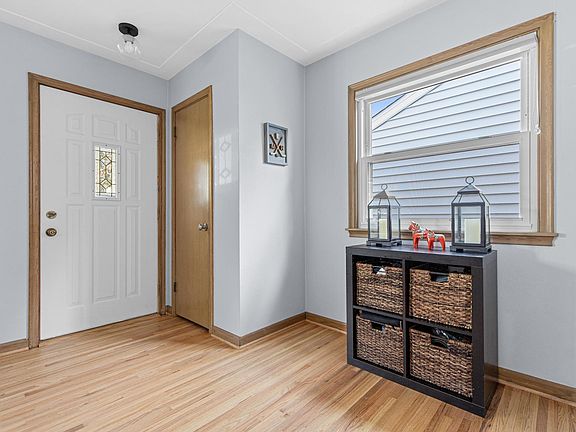 5th image of 3834 Dennis Ln