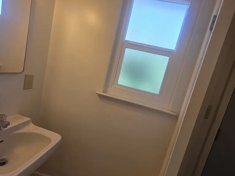 2420 E Pontiac Way — Photo 10