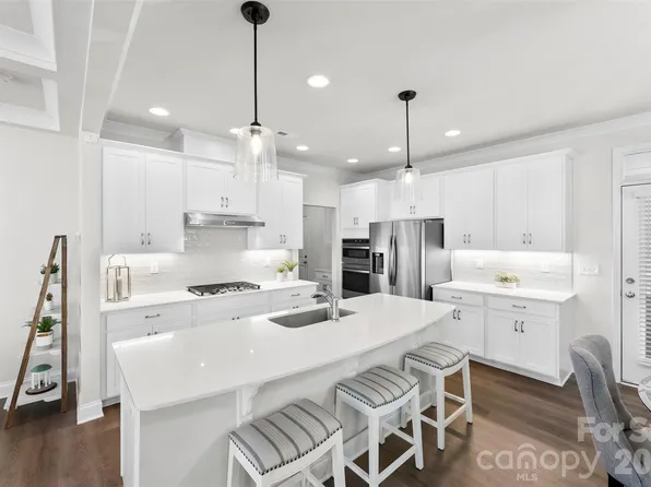 10141 Rainier Trail Dr NW, Huntersville, NC 28078