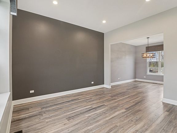 5th image of 220 S Glenbrook Trl