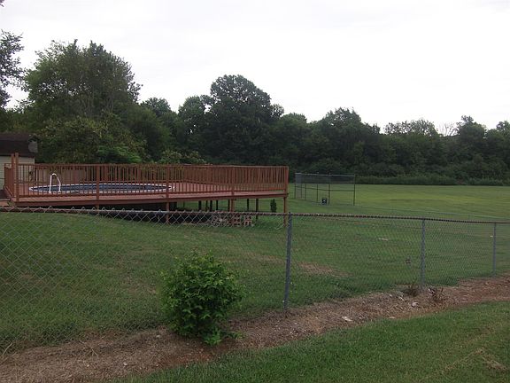 3rd image of 202 Windellwood Cir