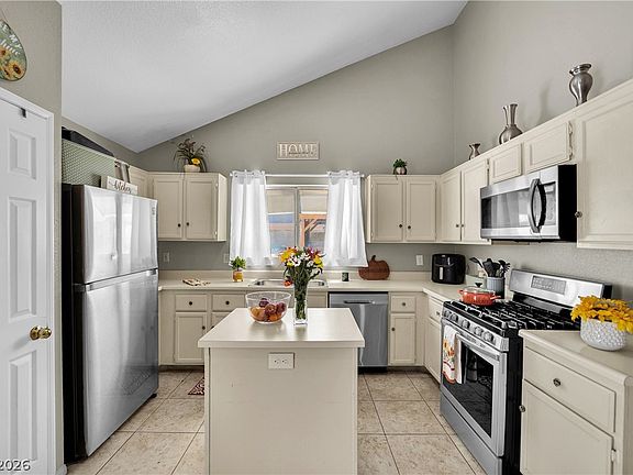 3rd image of 1714 La Cruz Dr