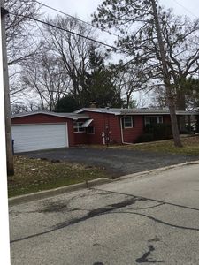 205 Moore Ave, St Charles, IL, 60174