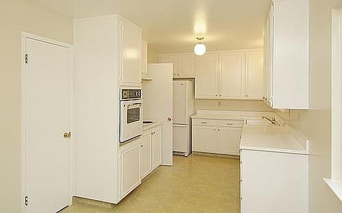 Eat-in kitchen