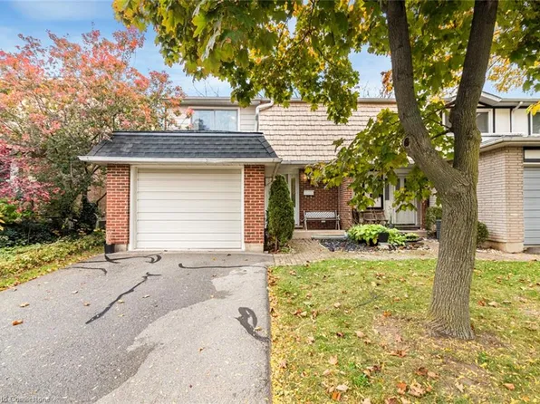 100 Saint Andrews Ct #25, Hamilton, ON L8K 6H2