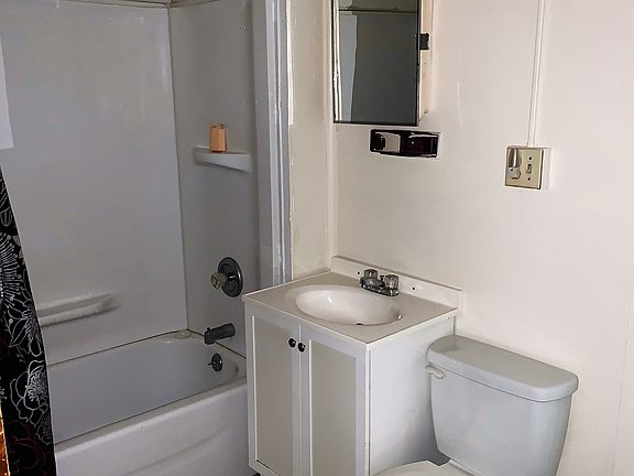 3rd image of 136 Elmhurst Ave #1