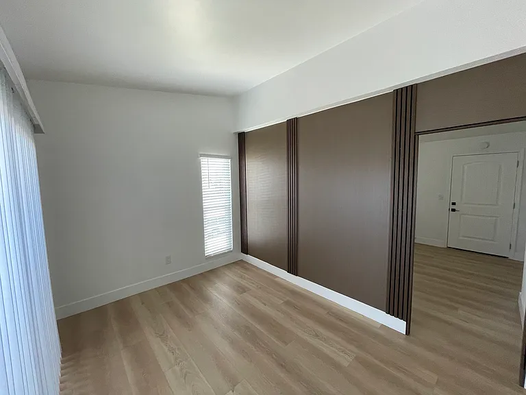 2330 N Grand Ave #18 — Photo 4
