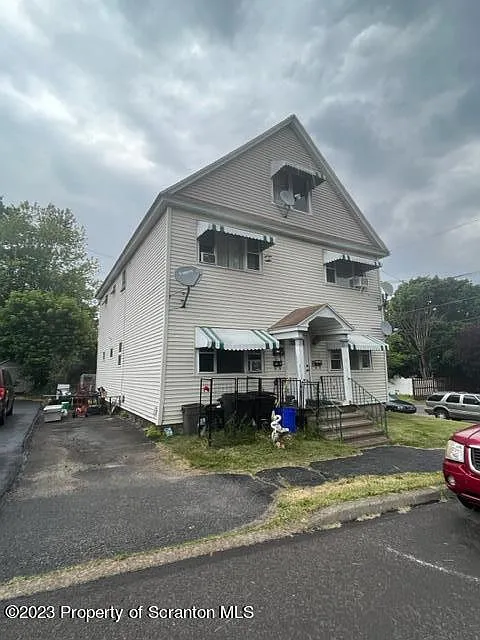 200 Greenbush St photo 1
