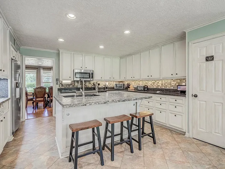 22 Winged Foot Dr — Photo 15