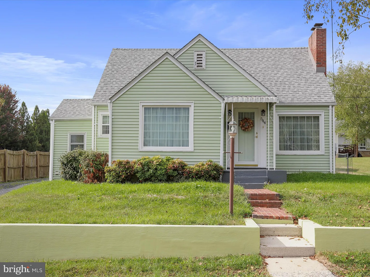 544 Washington St photo 1