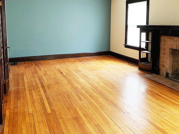 3rd image of 3126 Meadowbrook Blvd
