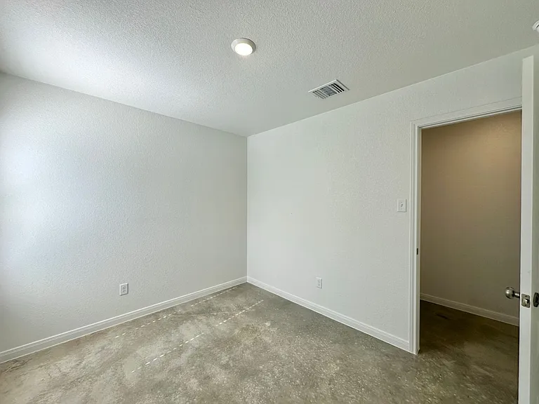 905 Cherry Laurel Ln — Photo 13