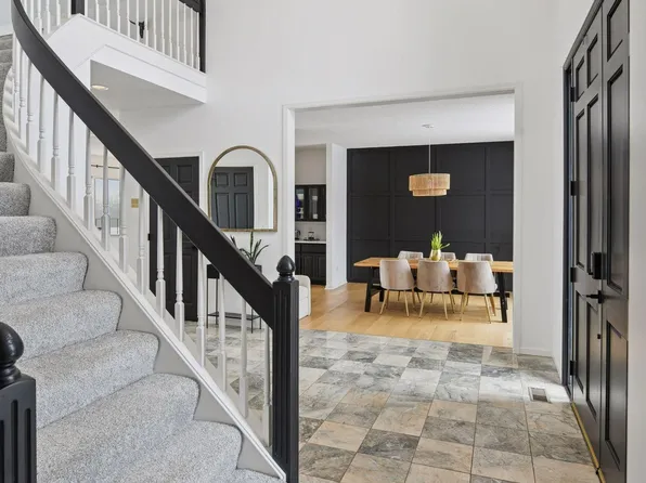 7041 Kenmare Dr, Bloomington, MN 55438