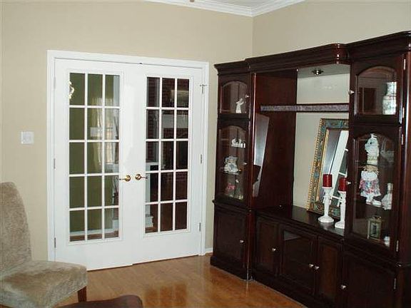 3rd image of 7707 Thames Ave