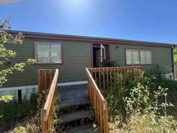 3581 NW Broad St, Roseburg, OR 97471
