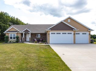 1158 Black Oak Ct, Hortonville, WI 54944