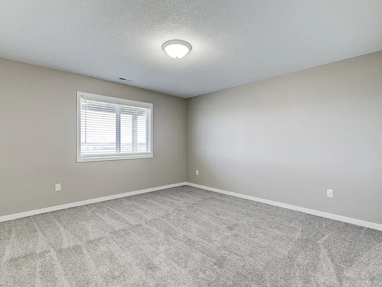 2444 N 8th Ave E — Photo 15