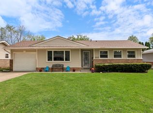 237 Wildwood Rd, Elk Grove Village, IL 60007
