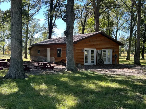 328 Starling Dr, Louisville, IL 62858