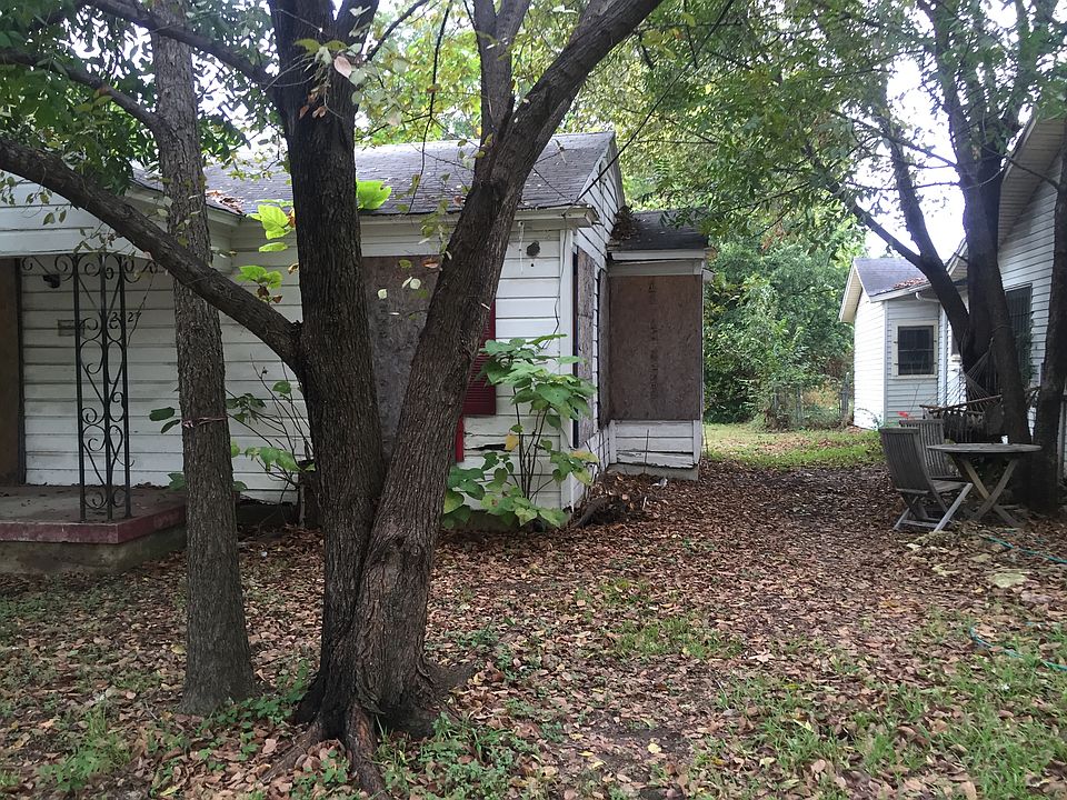 2nd image of 2527 Lawrence St