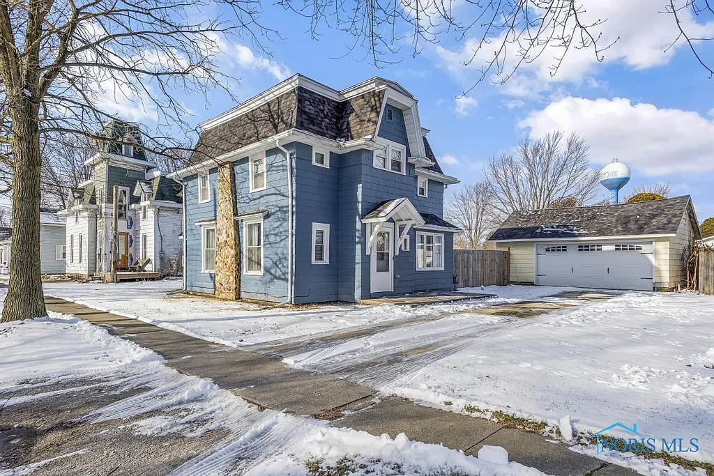 351 E 4th St photo 1