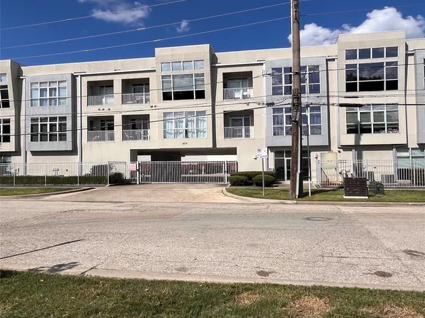 207 Pierce St #206, Houston, TX 77002