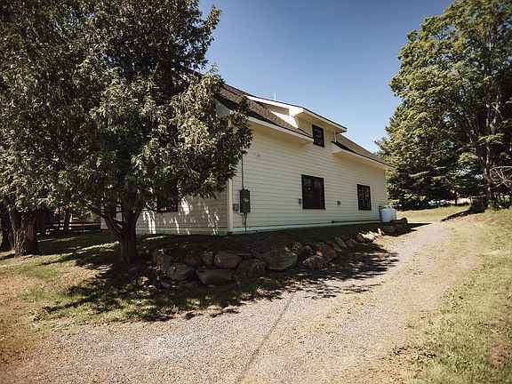 5th image of 36 Pleasant Street