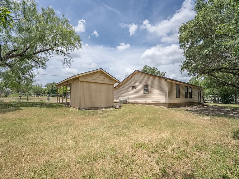 1515 Geneva St — Photo 15