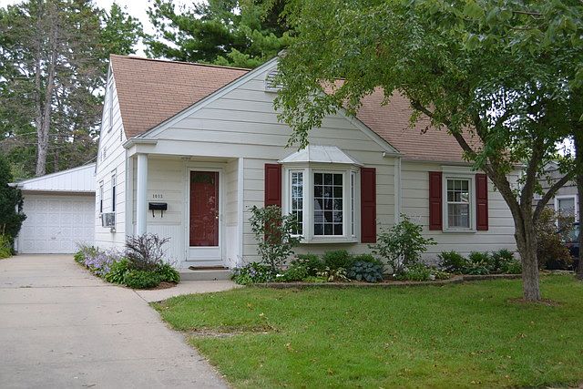 1st image of 1015 N Fernandez Ave