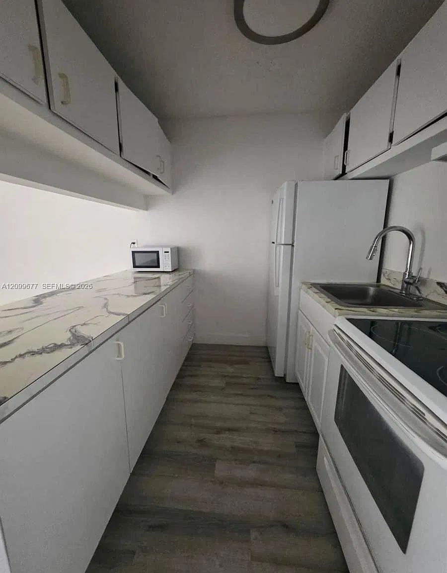 New World Condo Apts Iii — Photo 2