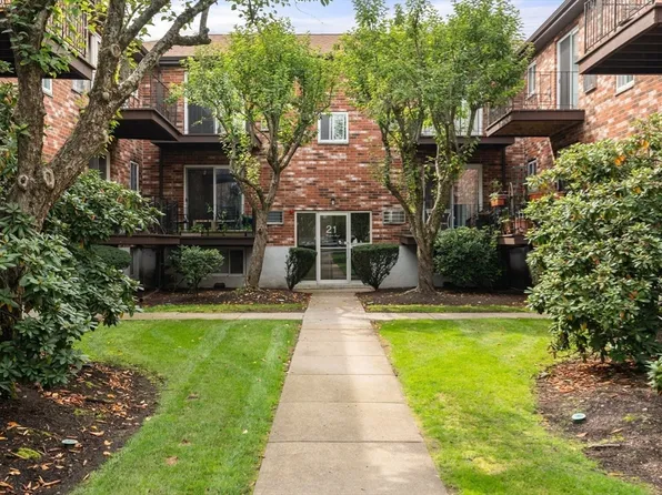 21 Westgate Rd #6, West Roxbury, MA 02132