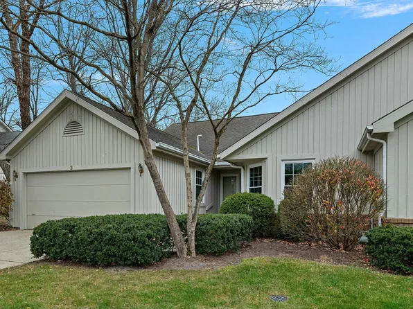 3 Saint Andrews Dr, Michigan City, IN 46360