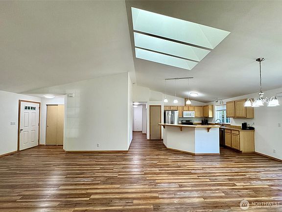 5th image of 29311 Scenic Drive NE